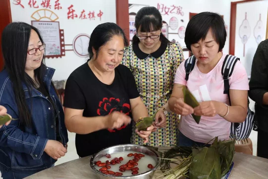 最新版广场舞，舞动温情，邻里共享快乐时光