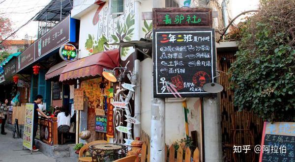 NFT最新动态与小巷深处的特色小店探秘