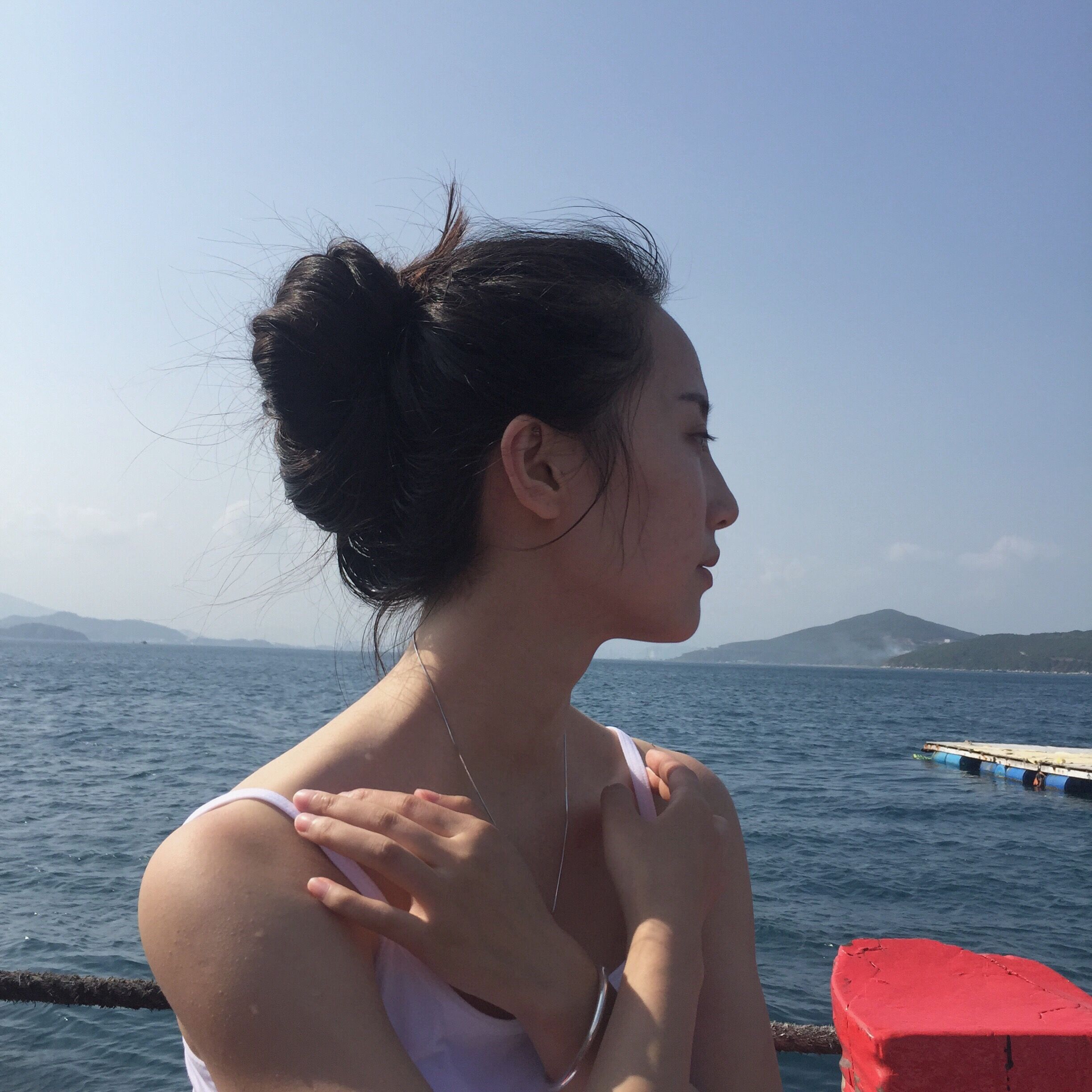鹿晗海边阳光下的欢乐时光最新图片曝光