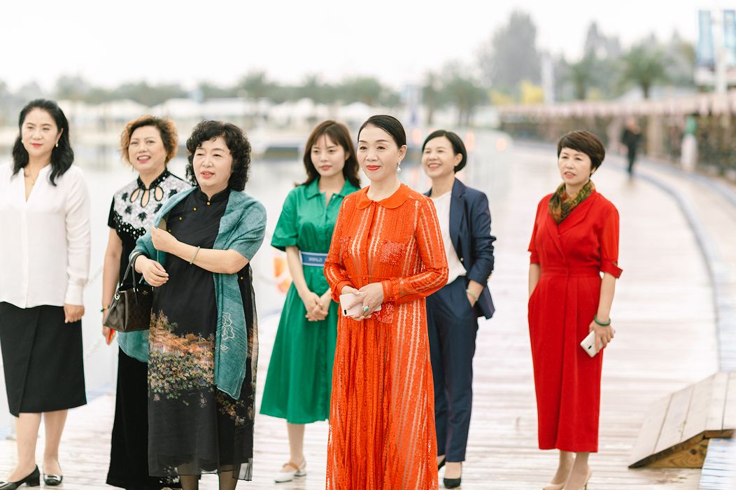 女庆红，现代女性的时尚风采与成功探索之路